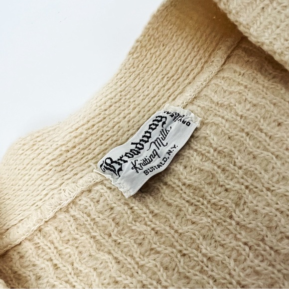 Vintage 60’s Monogrammed Knit V-Neck Button-Front Cardigan | Size M - Picture 10 of 13